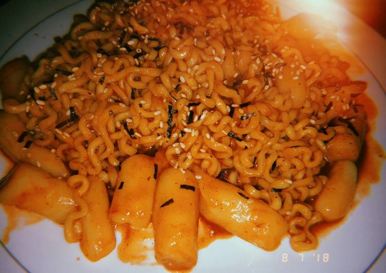 Bagaimana Membuat Samyang plus tteoppoki yang Enak