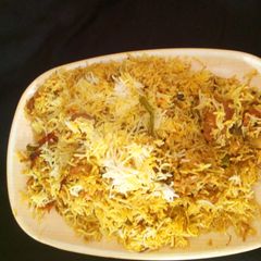 A picture of Reshmi chicken biryani.