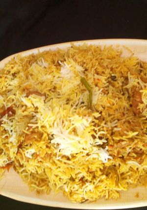 A picture of Reshmi chicken biryani.