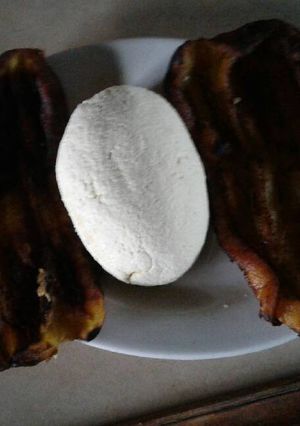 Una foto de Plátano maduro con cuajada