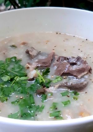 Hình của món Cháo sườn đậu xanh tim heo.