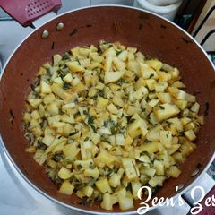 A picture of Hari Pyaaz Aloo Methi.
