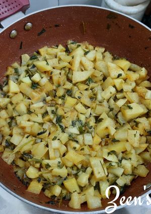 A picture of Hari Pyaaz Aloo Methi.
