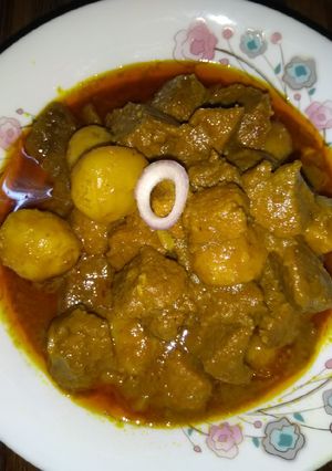 আলু দিয়ে গরুর গোসত ভুনা রেসিপির প্রধান ছবি