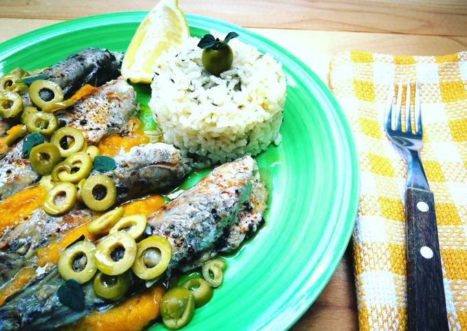 Pescado blanco en su jugo con arroz al tomillo y zanahoria Receta de  