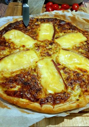 Une photo de Tarte poireaux et raclette fumée