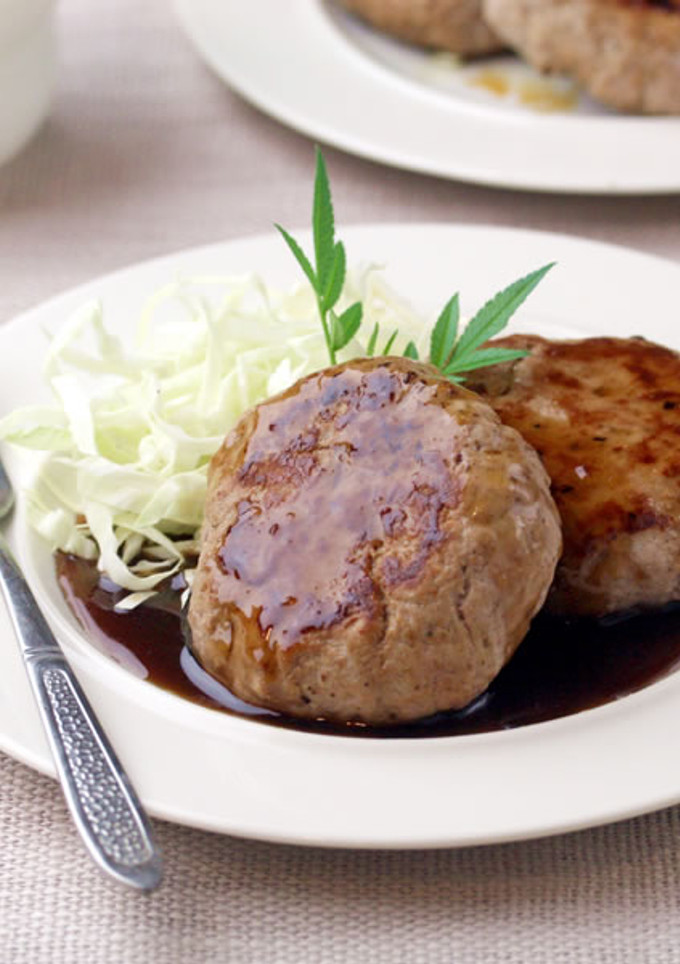 【家樂福廚房】低熱量豆腐漢堡排 的食譜成品照片