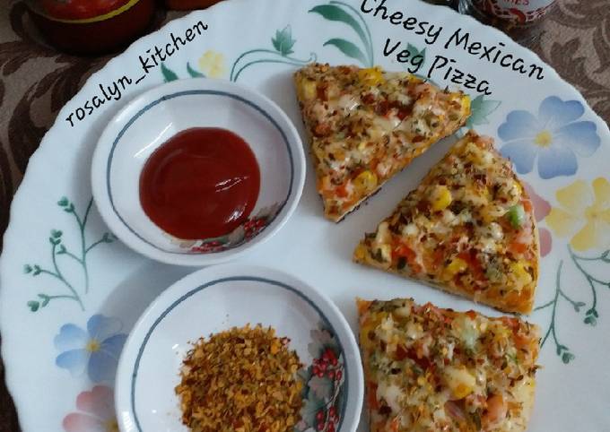 Cheesy Mexican Veg Pizza