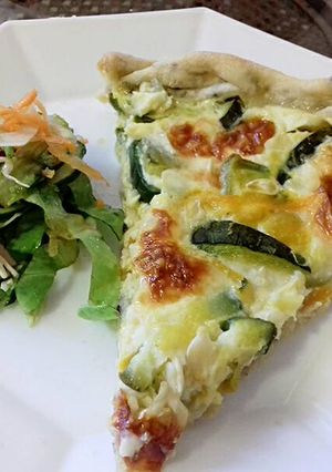 Una foto de Tarta de zapallitos con masa casera