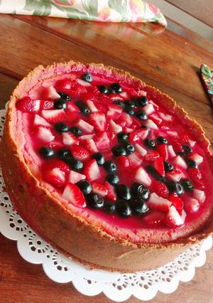 Una foto de Cheesecake cocida de frutos rojos