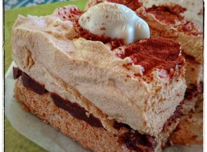 Une photo de Entremet chocolat blond, biscuit noisettes et croquant chocolat