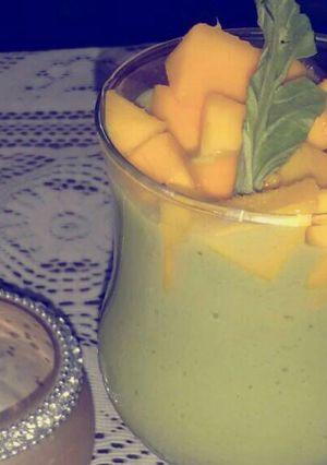 A picture of #summer. spinach mango smoothie.