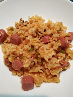 Una foto de Arroz con salchicha y chorizo