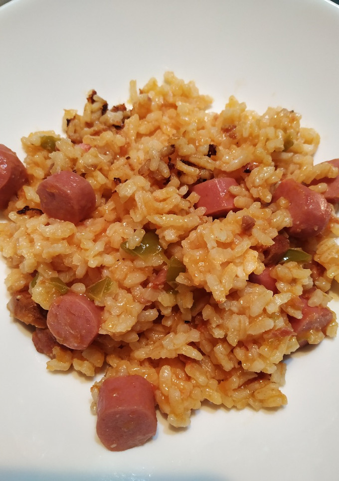Una foto de Arroz con salchicha y chorizo