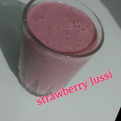 A picture of Strawberry lassi.