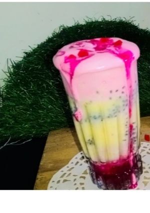 A picture of Rose Custard Falooda.