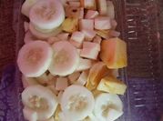 Una foto de ensalada de pepino y jicama