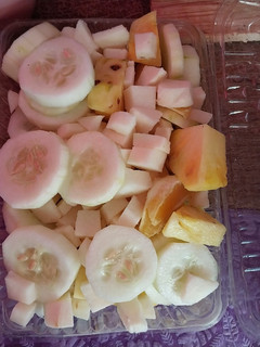 Una foto de Ensalada refrescante de frutas 🫢😋