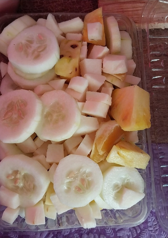 Una foto de Ensalada refrescante de frutas 🫢😋