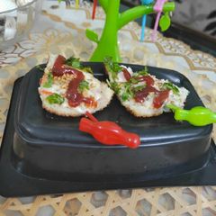 A picture of Indo Italian bread pizza.