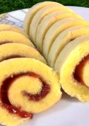 Foto resep Strawberry roll cake kukus
