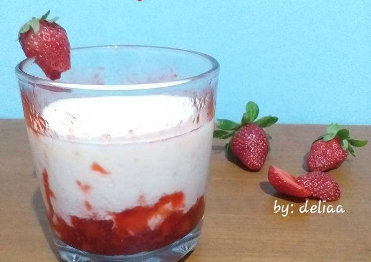 Langkah Mudah untuk Menyiapkan 5. Strawberry Latte (Korean Strawberry Milk), Enak Banget