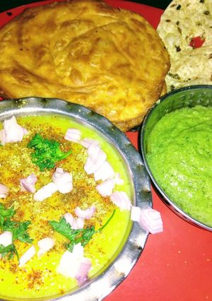 A picture of Dal Pakwan (Sindhi style).
