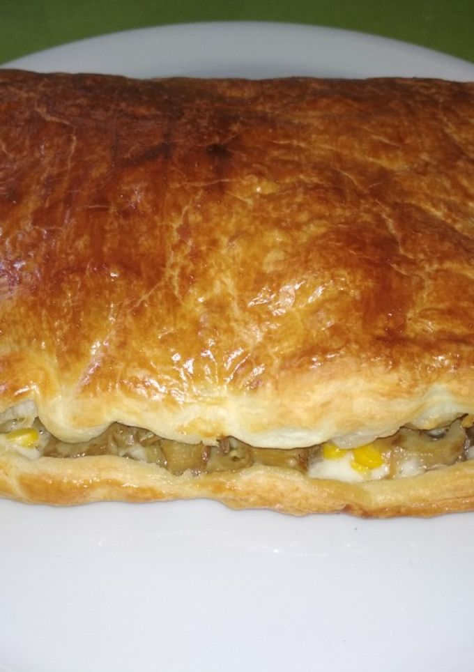 Una foto de Empanada de champiñones, maíz y gorgonzola
