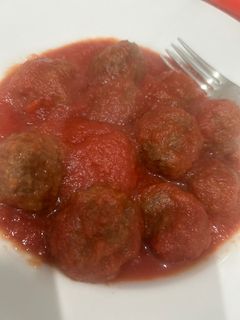 Una foto de Albóndigas con tomate