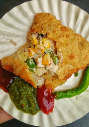 A picture of Pizza samosa.