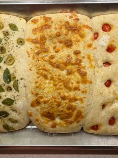 عکسی از دستور نان فوکاچیا پیش تخمیر با سه رویه Italian focaccia with three toppings 🇮🇹