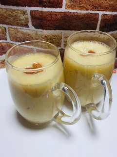 Una foto de Avena concentrada con almendras, frutas, miel