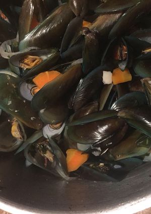 Foto resep Holandaise Mosselen met Witte Wijn alias kerang rebus dimasak dengan white wine