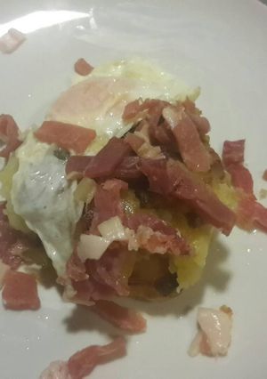 Foto principal de Patatas a lo pobre con huevo y jamón