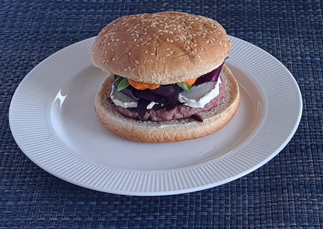 Hamburguesa con queso de cabra