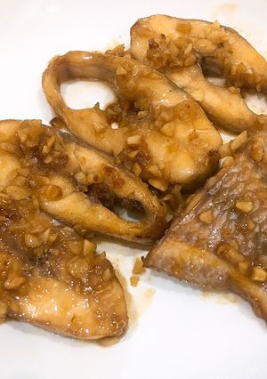 Hình của món Cá diêu hồng chiên mắm tỏi.