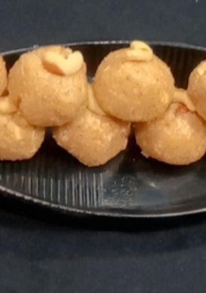 ठग्गू के लड्डू (thaggu ke ladoo recipe in Hindi) रेसिपी मुख्य फोटो