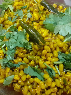 ફણગાવેલા મગ(Sprouts Moong Recipe in Gujarati) રેસીપી મુખ્ય ફોટો