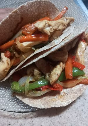 Una foto de Tacos de pollo agridulce 🌮