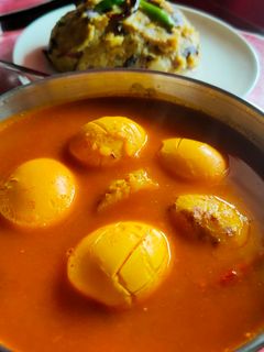 ডিমের ঝোল নতুন আলু দিয়ে(notun aloo dimer jhol recipe in Bengali) রেসিপির প্রধান ছবি