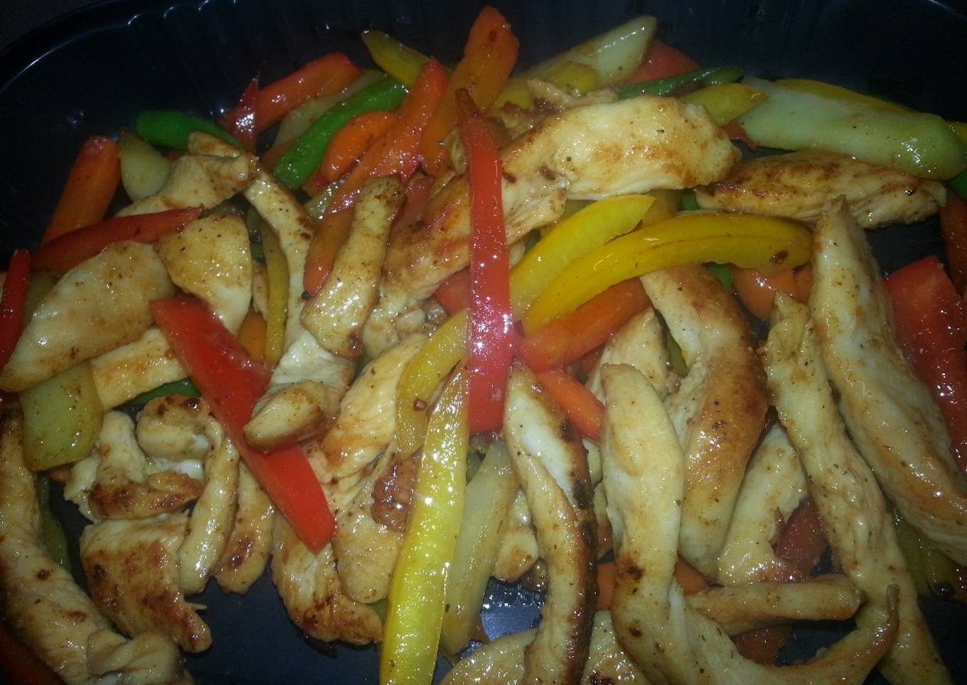 Fajitas de pollo salteadas con vegetales