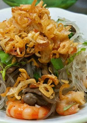 Hình của món Miến trộn tôm thịt.