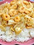 ข้าวราดกะหล่ำปลีผัดกุ้ง