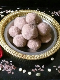 அவல் தேங்காய் லட்டு(aval thengai laddu recipe in tamil) செய்முறை முக்கிய புகைப்படம்