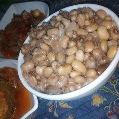 A picture of Cooked beans (ewa woro).