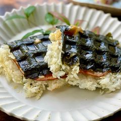 A picture of Onigiri Waffle.