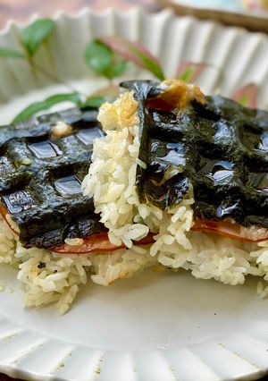 A picture of Onigiri Waffle.