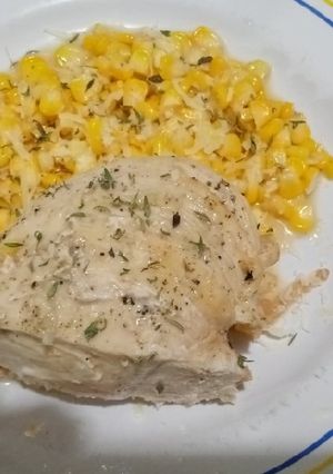 Una foto de Pechugas al ajo y vino blanco