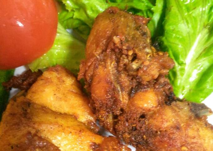 Ayam goreng ungkeb bumbu kuning