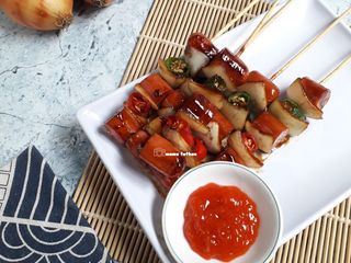 Sausage onion kabobs aka sate sosis bombay